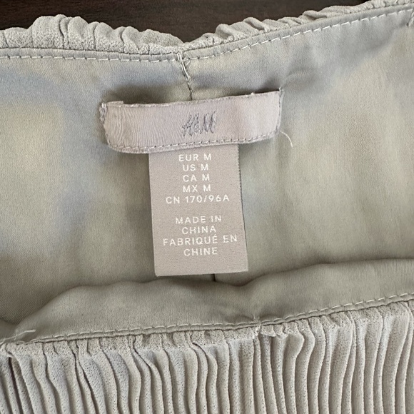 A Summer Dress - Picture 3 of 3